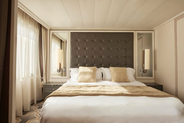 Crystal Cruises, Crystal Serenity Sapphire Veranda Suite Bed